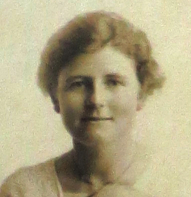 Photo of photos/Olive McLennan b1897 portrait